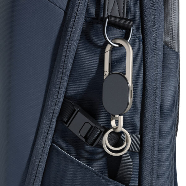 Keyfinder keychain with worldwide locating and USB C P301.6301