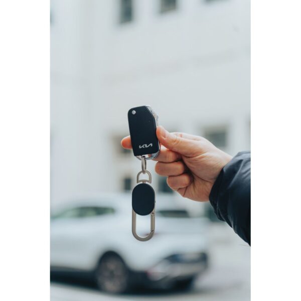 Keyfinder keychain with worldwide locating and USB C P301.6301