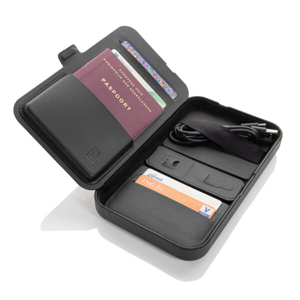 Swiss Peak RCS recycled travel case with 3 in 1 charger P309.0501