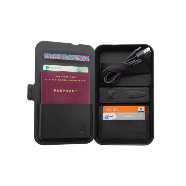 Swiss Peak RCS recycled travel case with 3 in 1 charger P309.0501