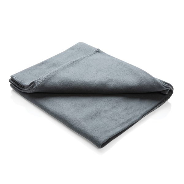 Fleece blanket in pouch P459.062