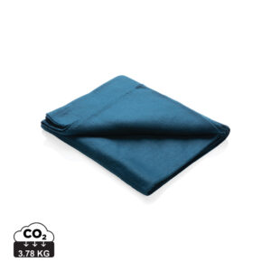 Fleece blanket in pouch P459.065