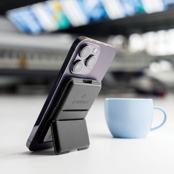 C-Secure MagSafe phone wallet P820.9901