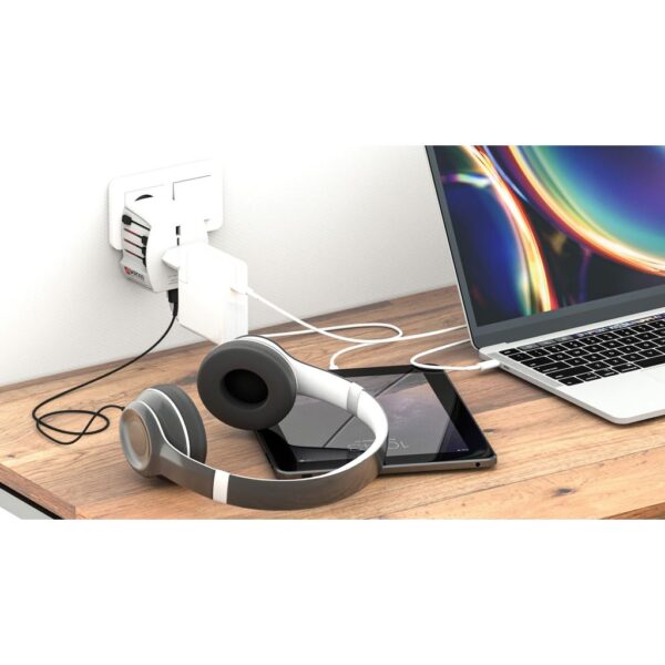 SKROSS World Travel Adapter MUV 2-pole with USB A and C RB1.302962