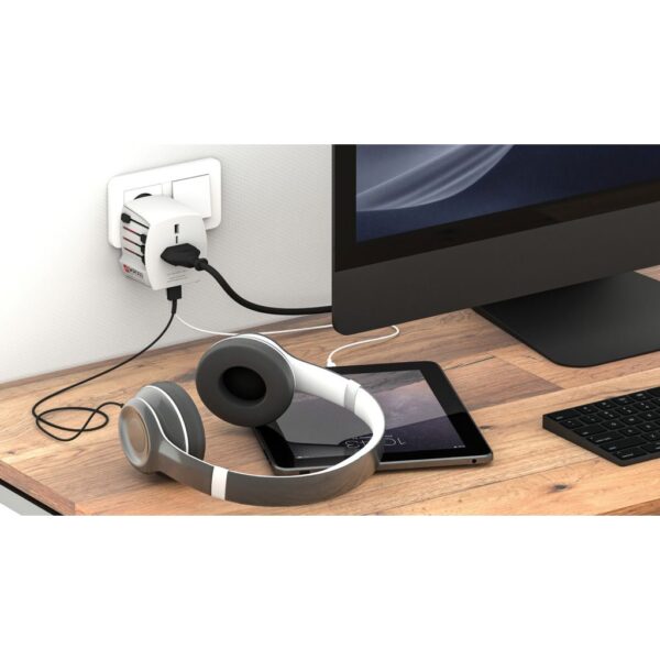 SKROSS World Travel Adapter MUV 2-pole with USB A and C RB1.302962