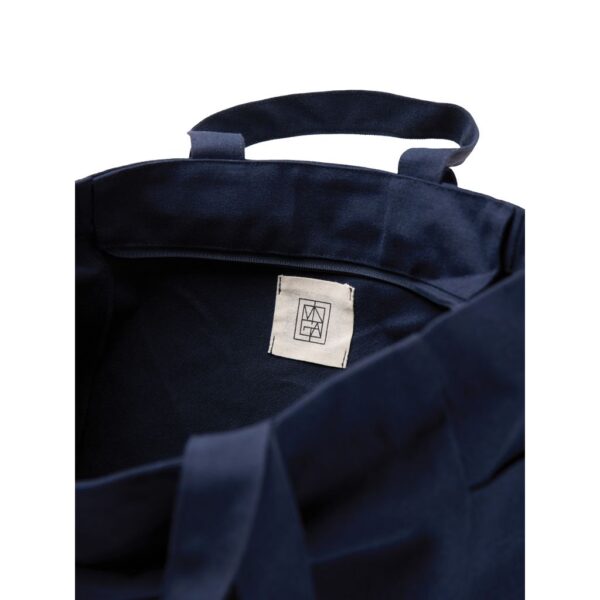 VINGA Hilo AWARE™ recycled canvas zip tote V7620525