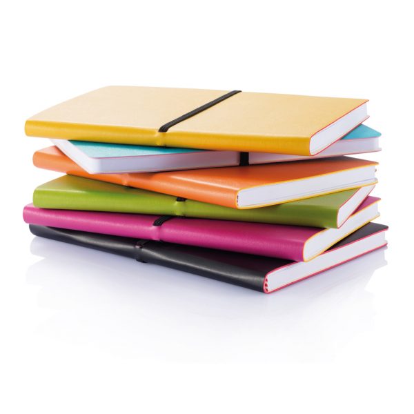 NOTES A5 SA HORIZONTALNOM GUMICOM ZA ZATVARANJE P773.025